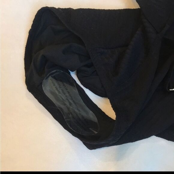 Jantzen size 6 Textured black belted swimsuit - Picture 8 of 9